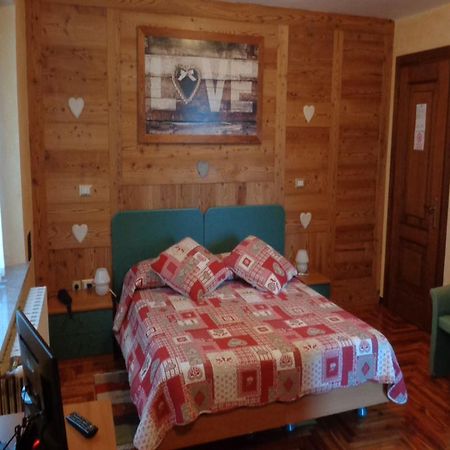 Mont Gele Hotel Ollomont Екстериор снимка