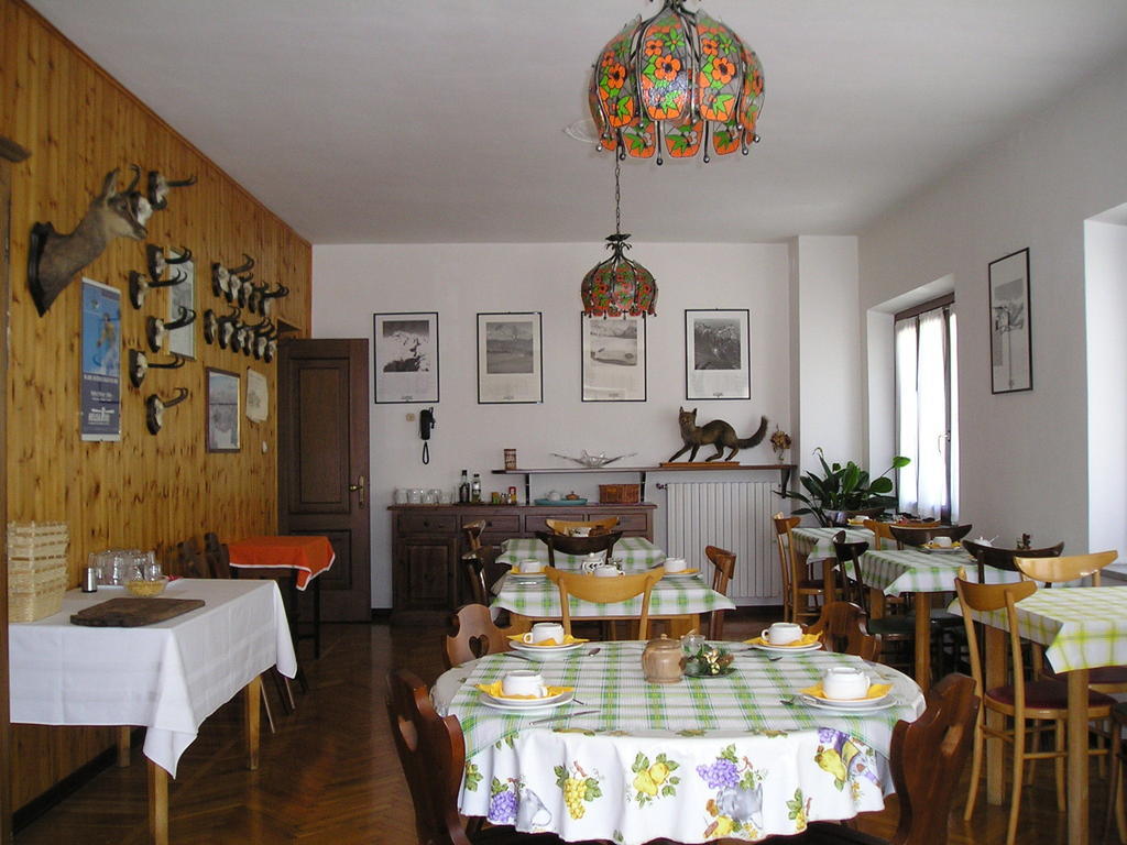 Mont Gele Hotel Ollomont Екстериор снимка