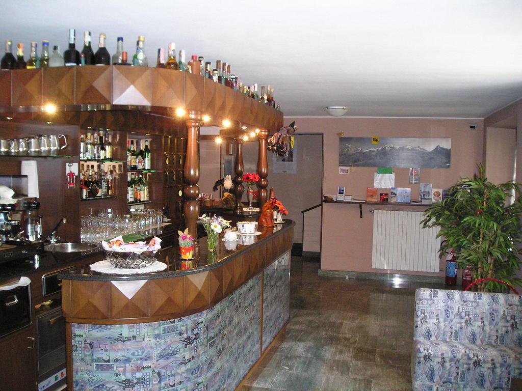 Mont Gele Hotel Ollomont Екстериор снимка