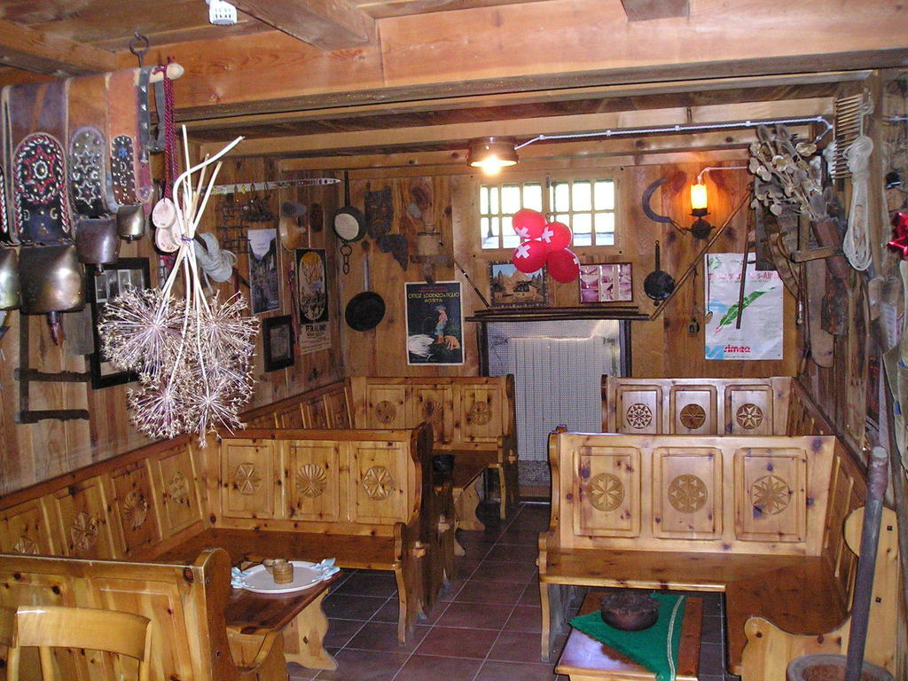 Mont Gele Hotel Ollomont Екстериор снимка