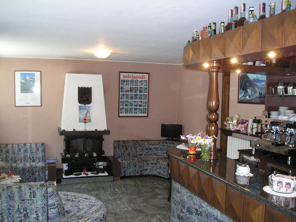 Mont Gele Hotel Ollomont Екстериор снимка