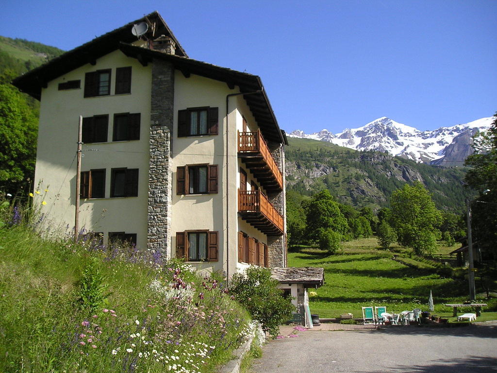 Mont Gele Hotel Ollomont Екстериор снимка
