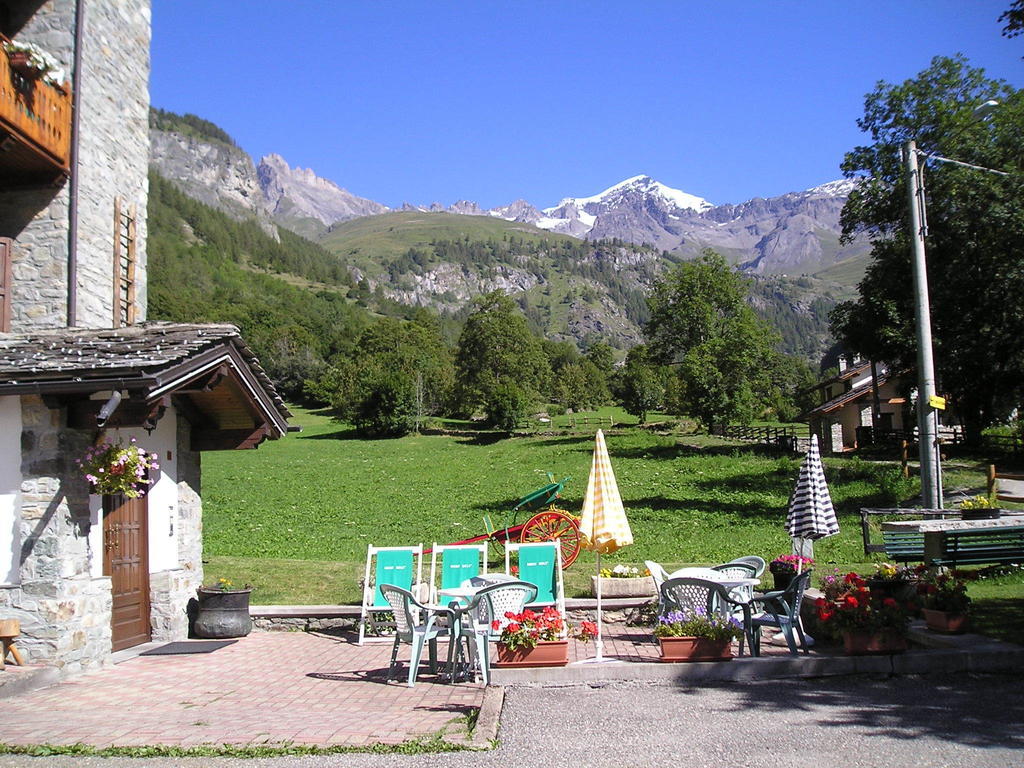 Mont Gele Hotel Ollomont Екстериор снимка