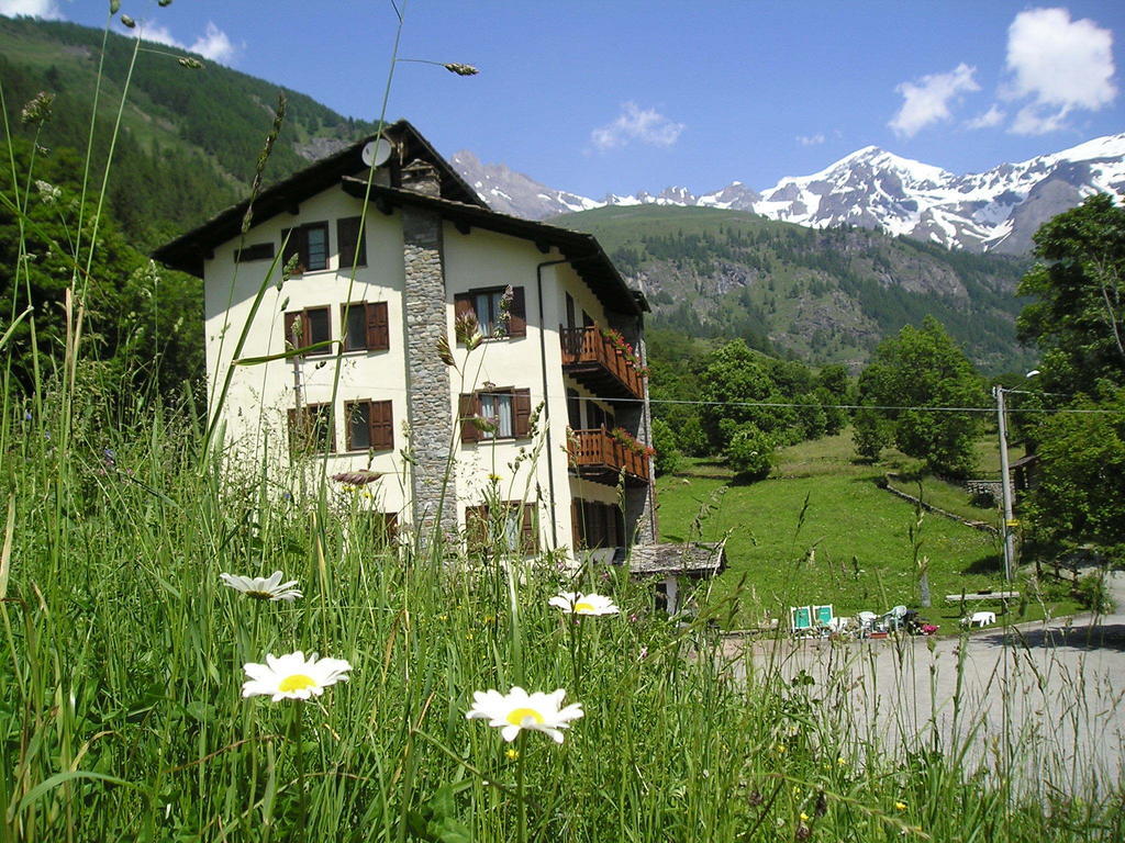 Mont Gele Hotel Ollomont Екстериор снимка