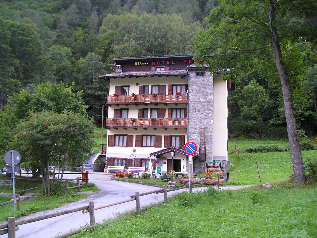 Mont Gele Hotel Ollomont Екстериор снимка