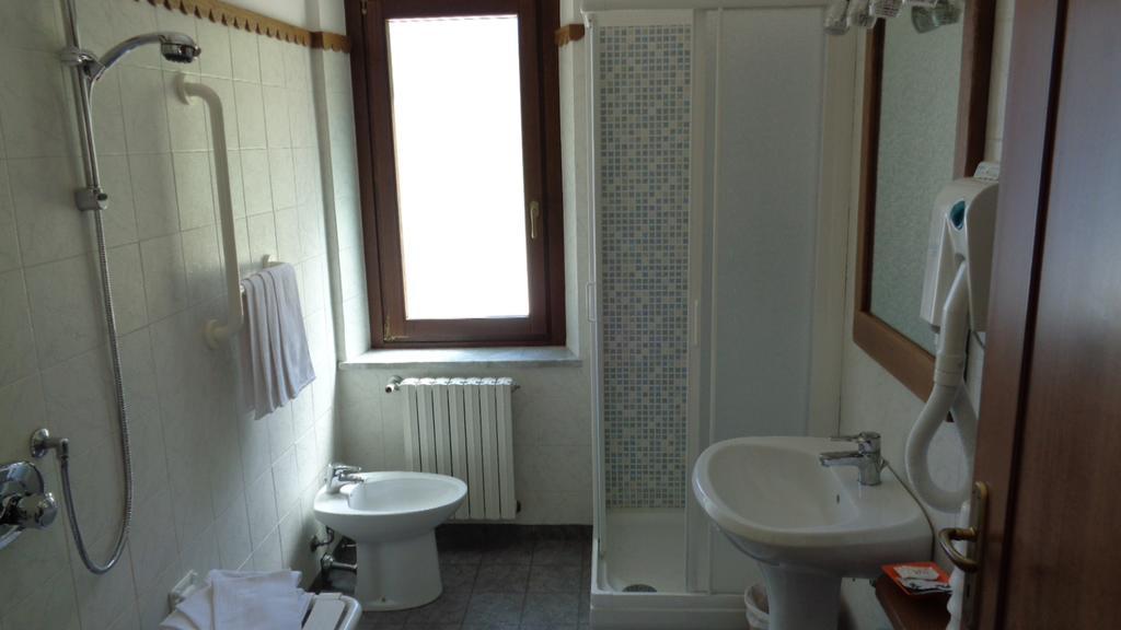 Mont Gele Hotel Ollomont Екстериор снимка