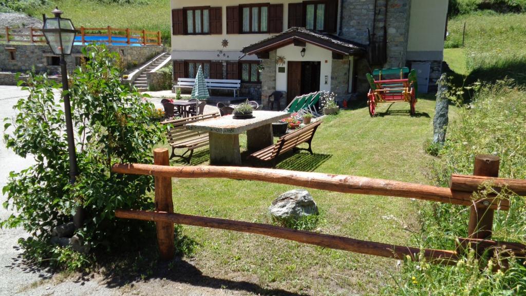 Mont Gele Hotel Ollomont Екстериор снимка