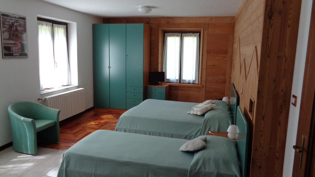 Mont Gele Hotel Ollomont Екстериор снимка
