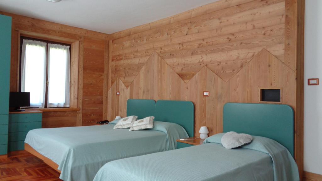 Mont Gele Hotel Ollomont Екстериор снимка