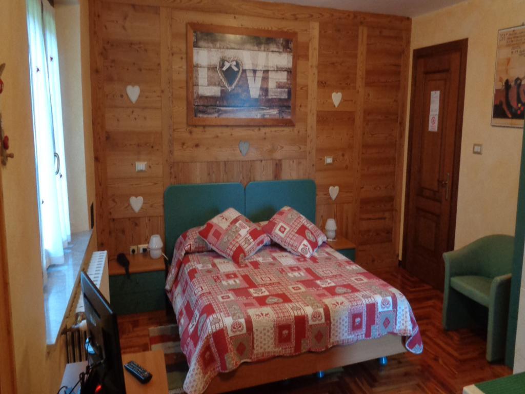Mont Gele Hotel Ollomont Екстериор снимка