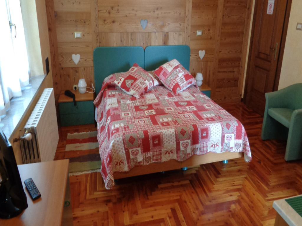 Mont Gele Hotel Ollomont Екстериор снимка